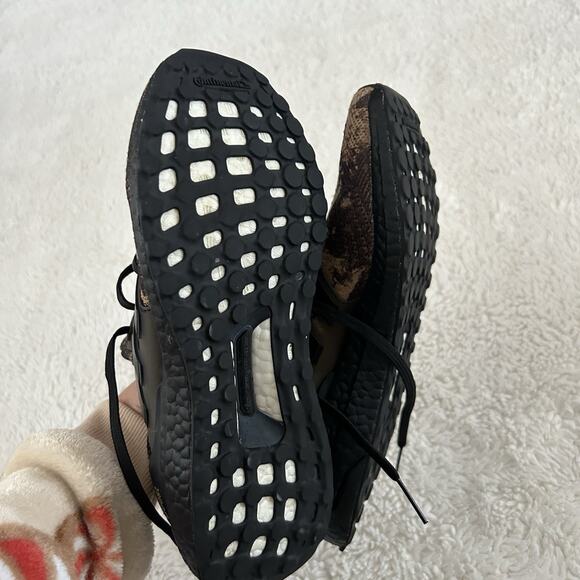 Size 6.5W - adidas Ultra Boost 5.0 DNA Bleach Dye Pack Cardboard (Women's) - Picture 6 of 6